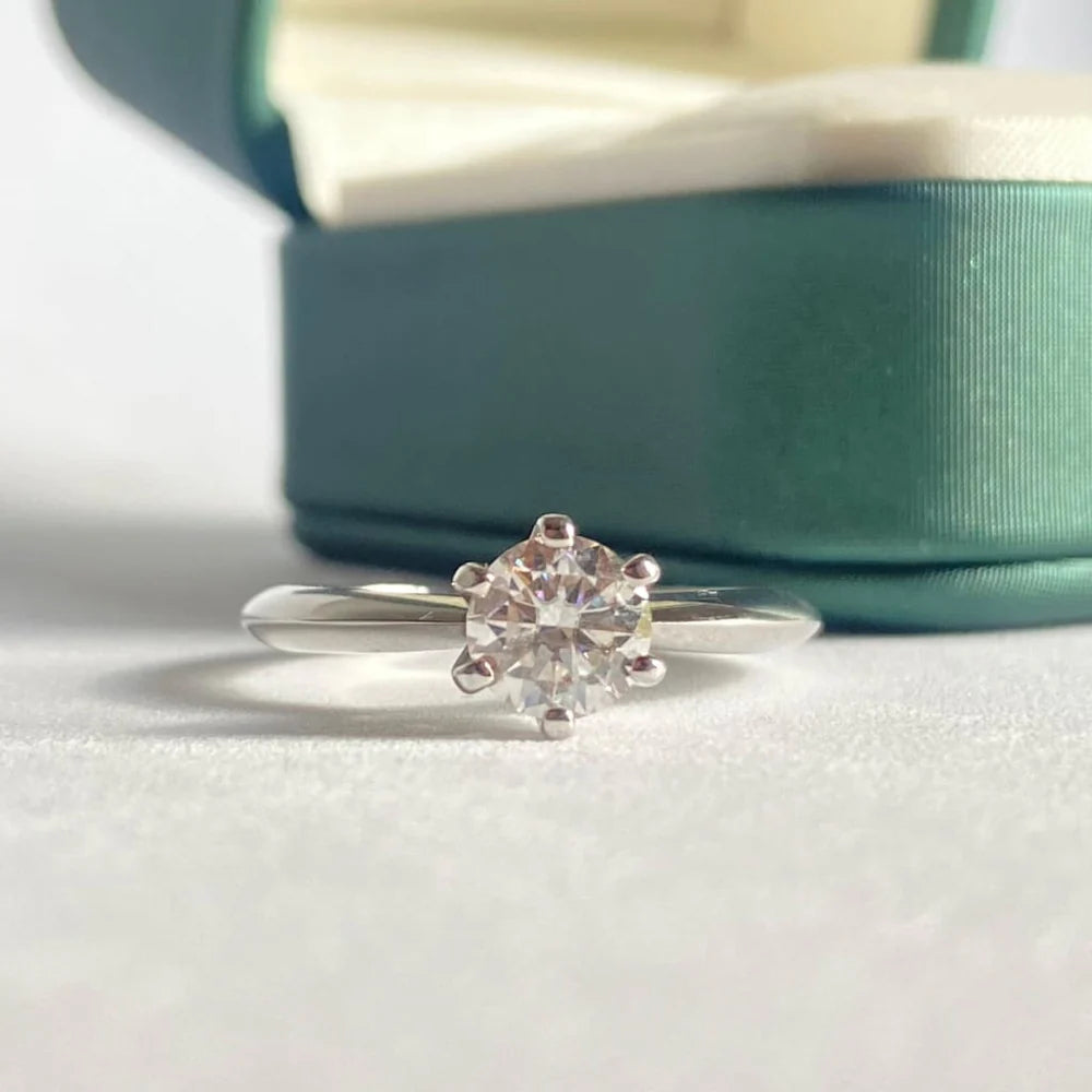 Anello Solitario Divino Bagliore