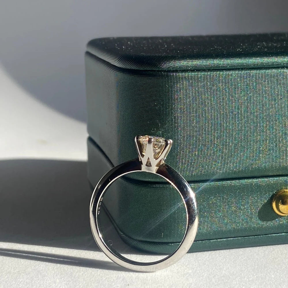 Anello Solitario Divino Bagliore