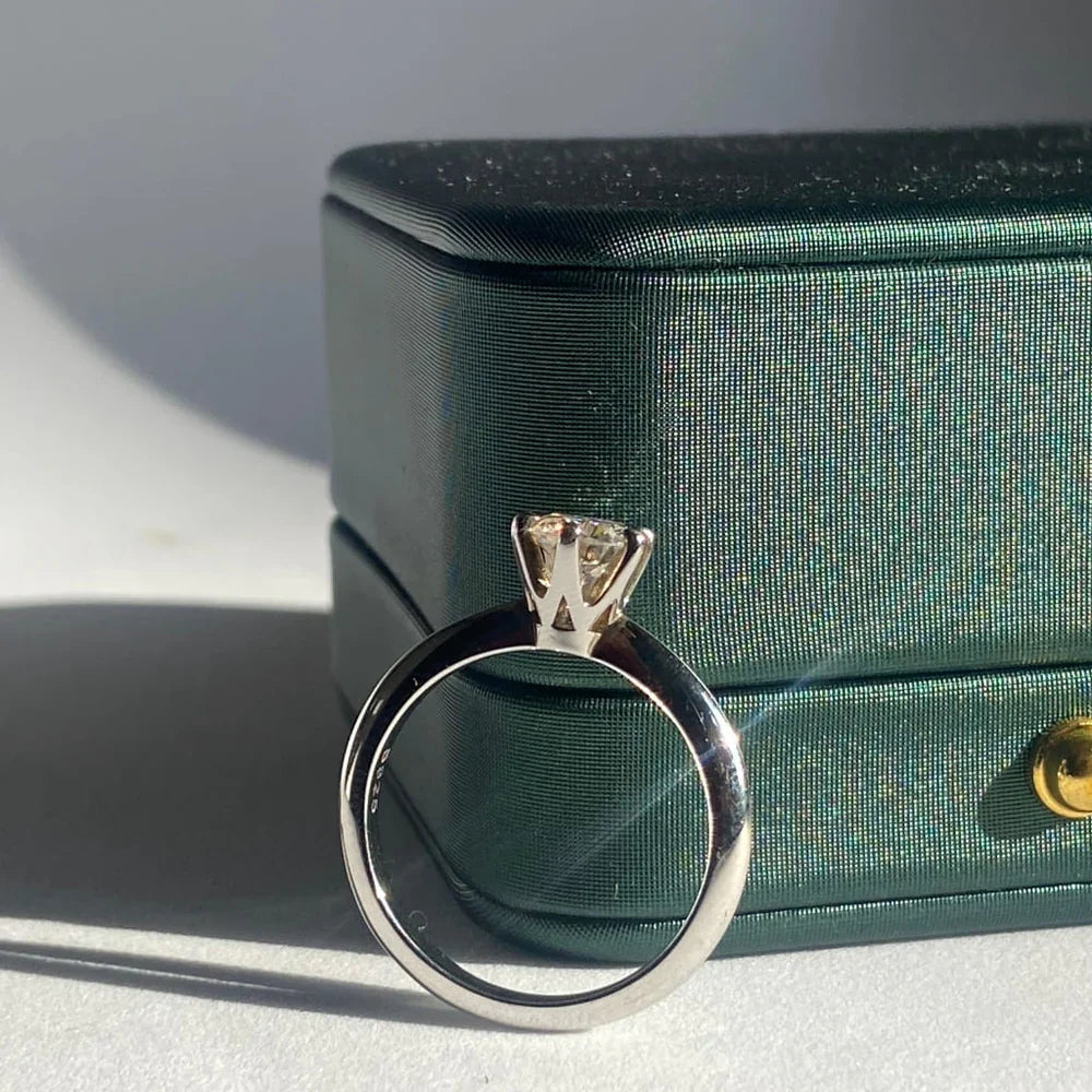 Anello Solitario Divino Bagliore