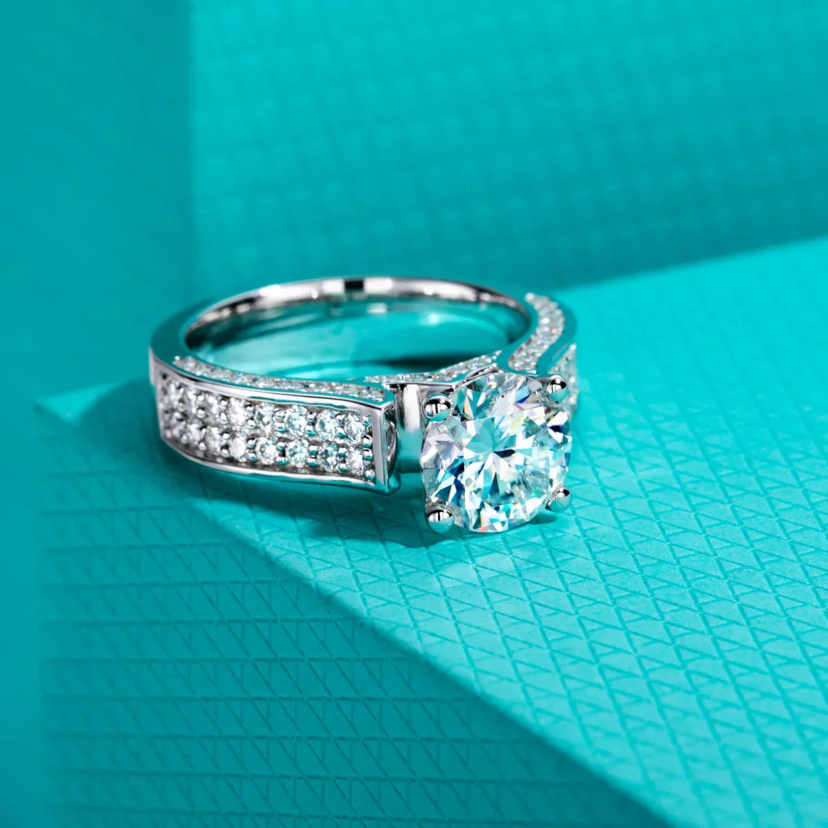Anello Solitario quattro Griffe di Luce