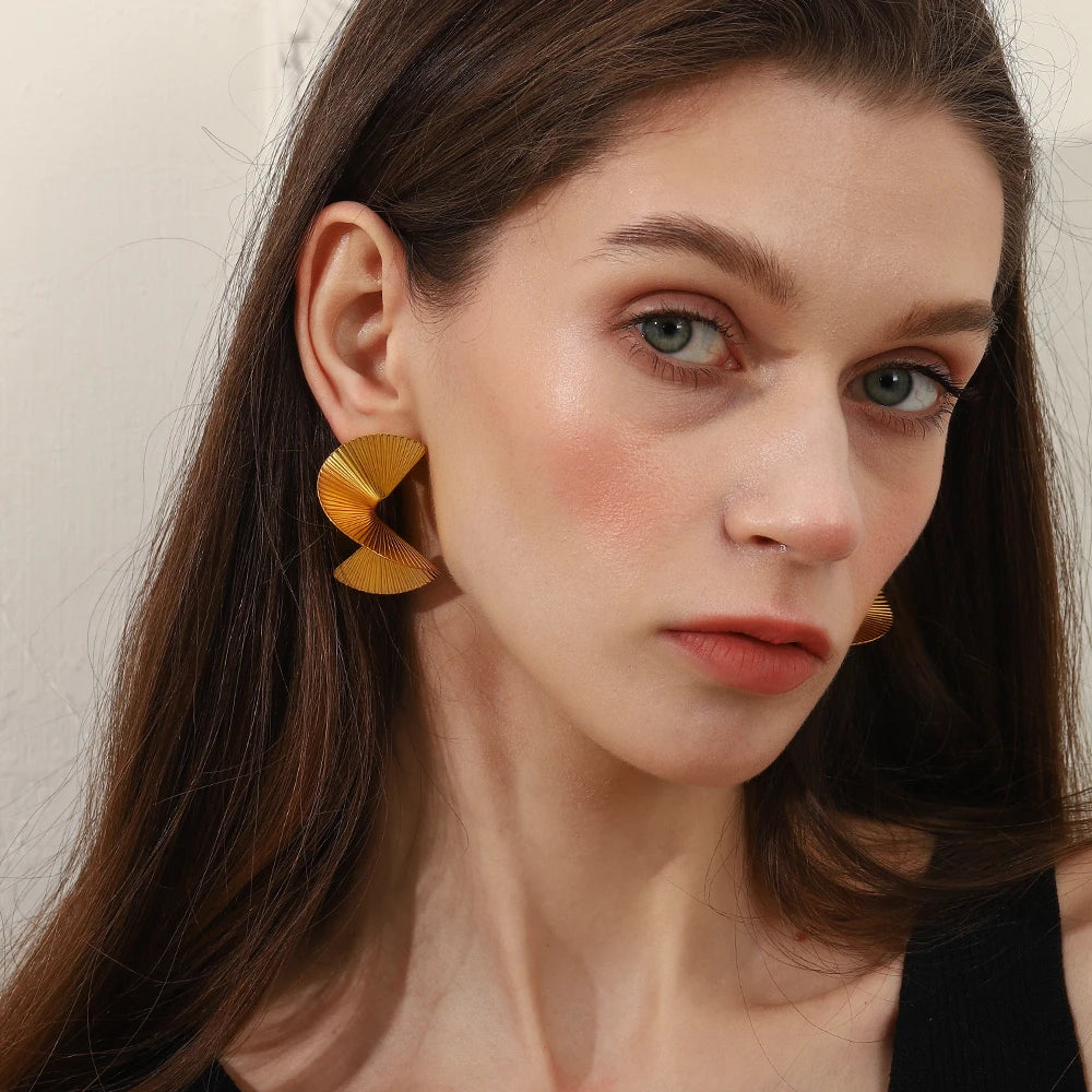 Minimalist Gold Earrings for Parties
