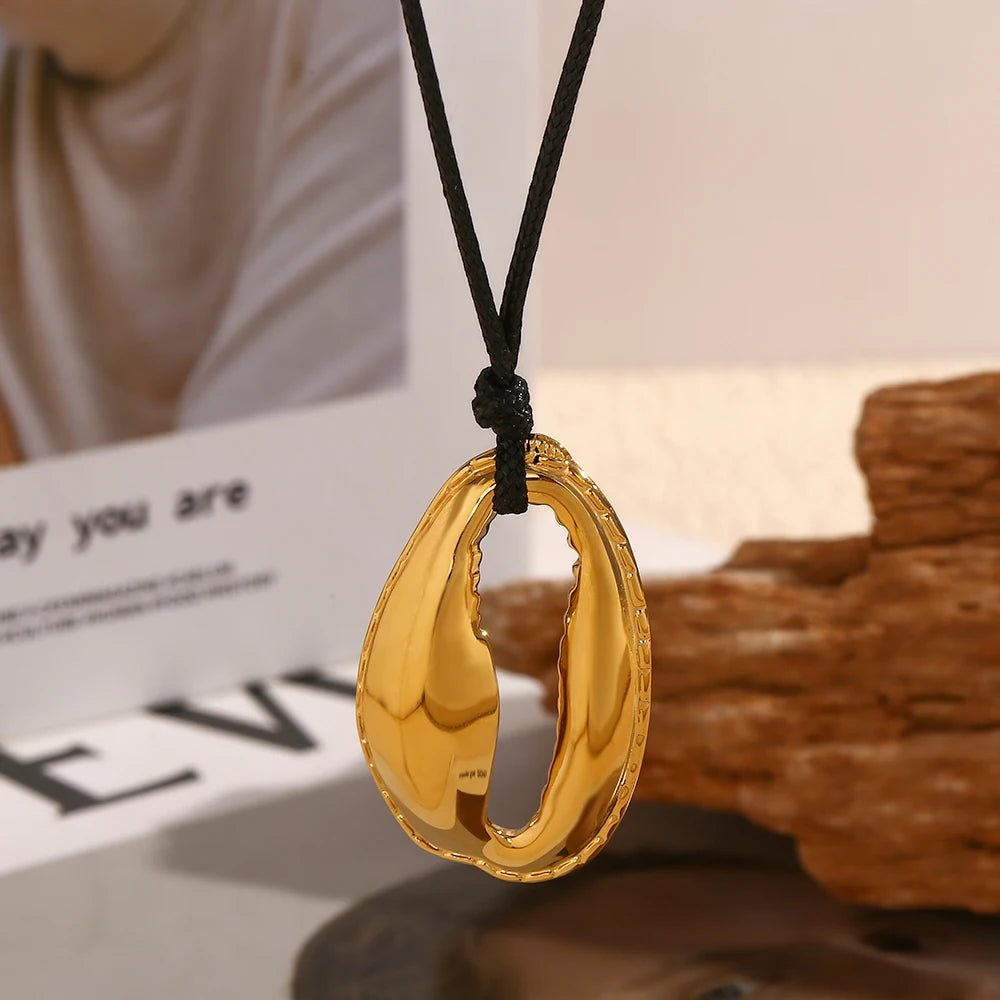 Irregular Hollow Shell Pendant Necklace