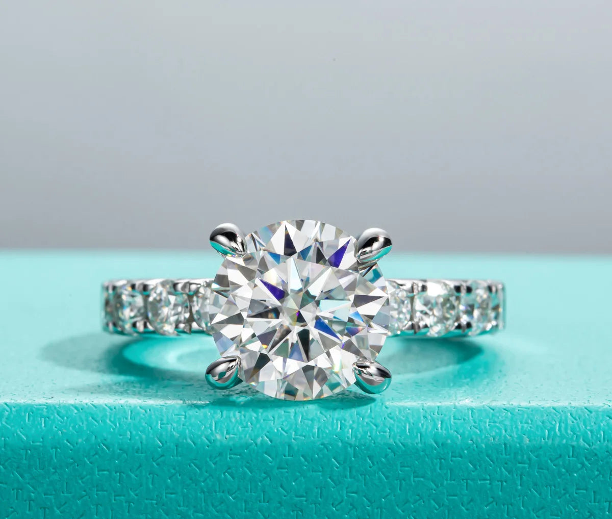 Anello Solitario Custode di Luce