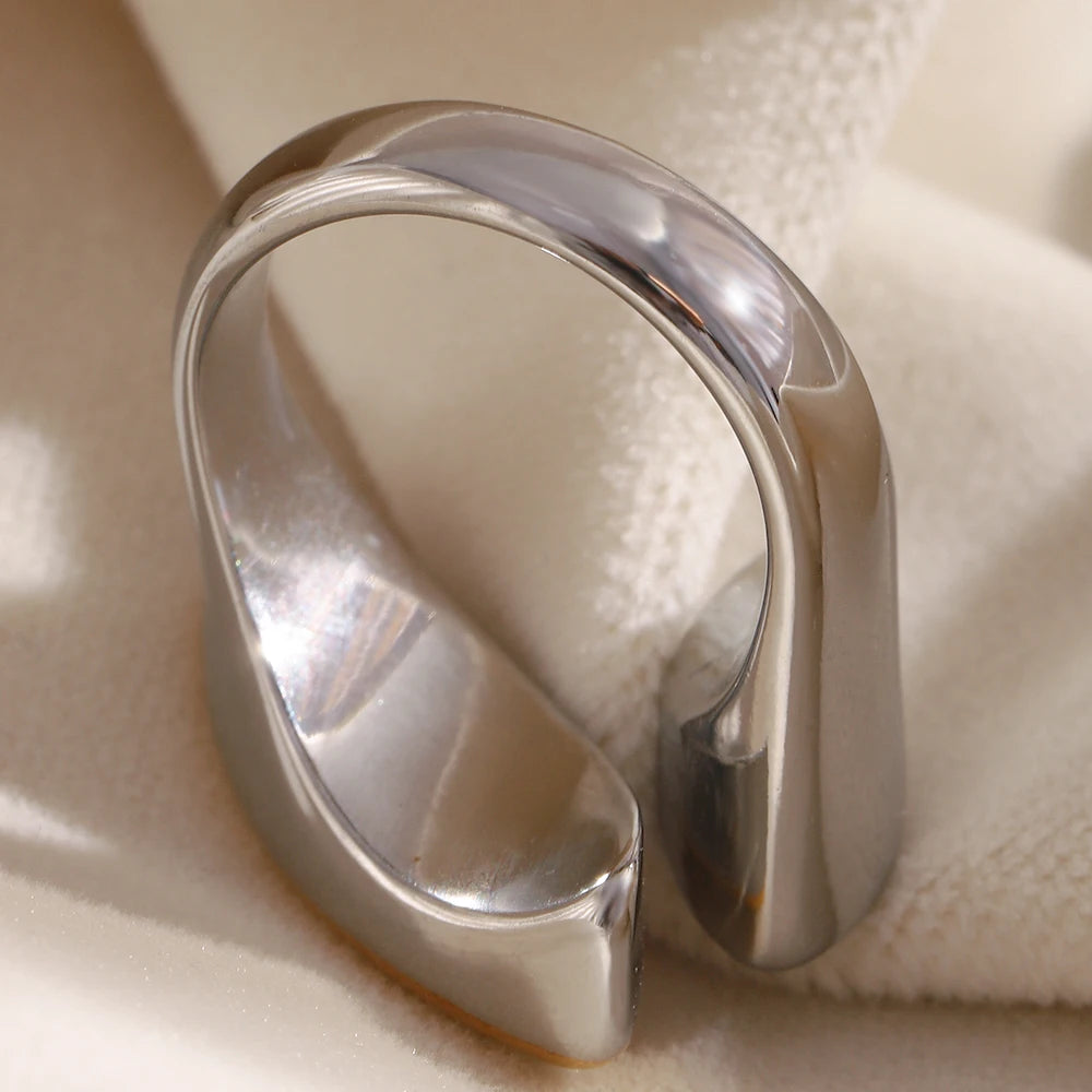 Asymmetric Oval Ring
