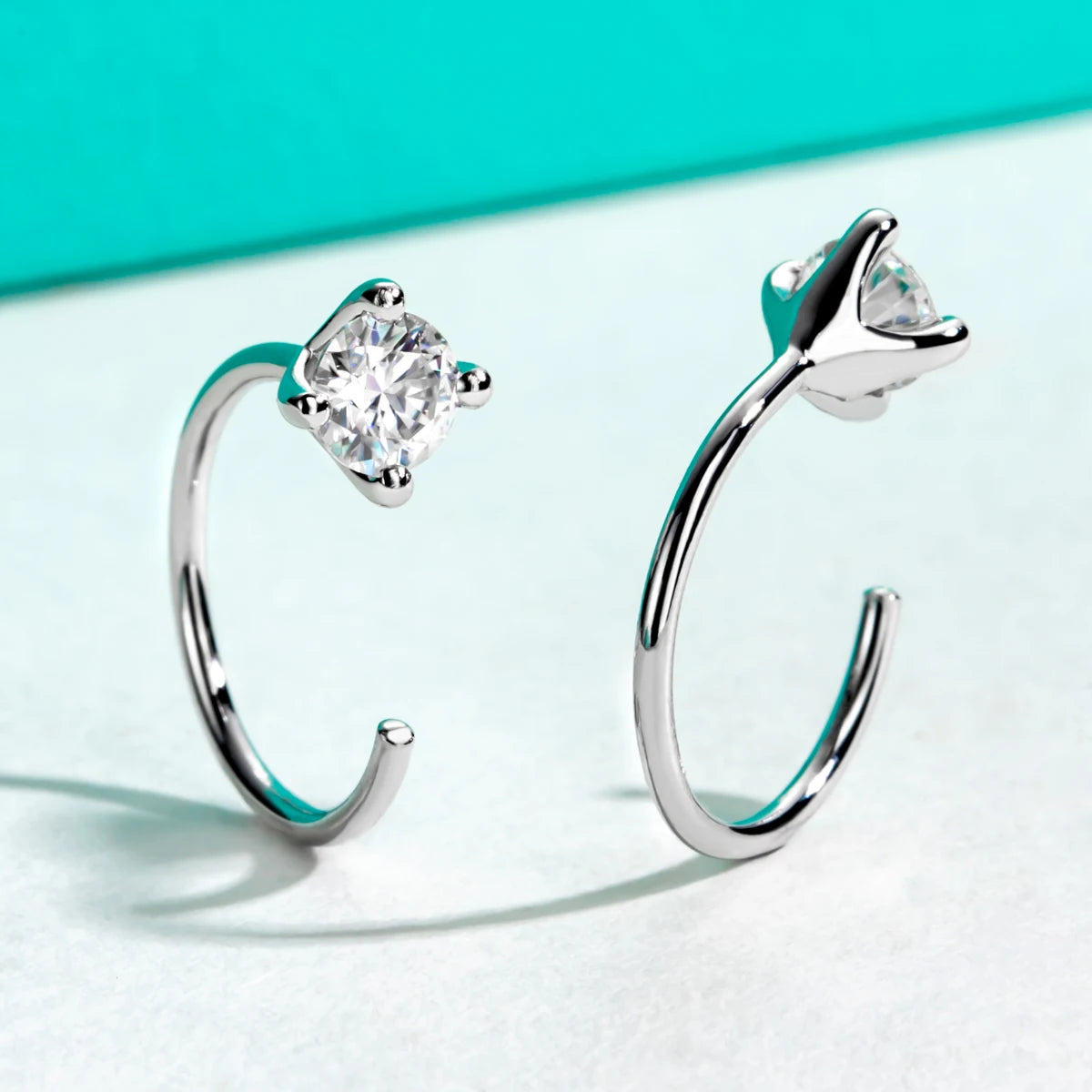 Orecchini a Cerchio 'Punto Luce' in Moissanite