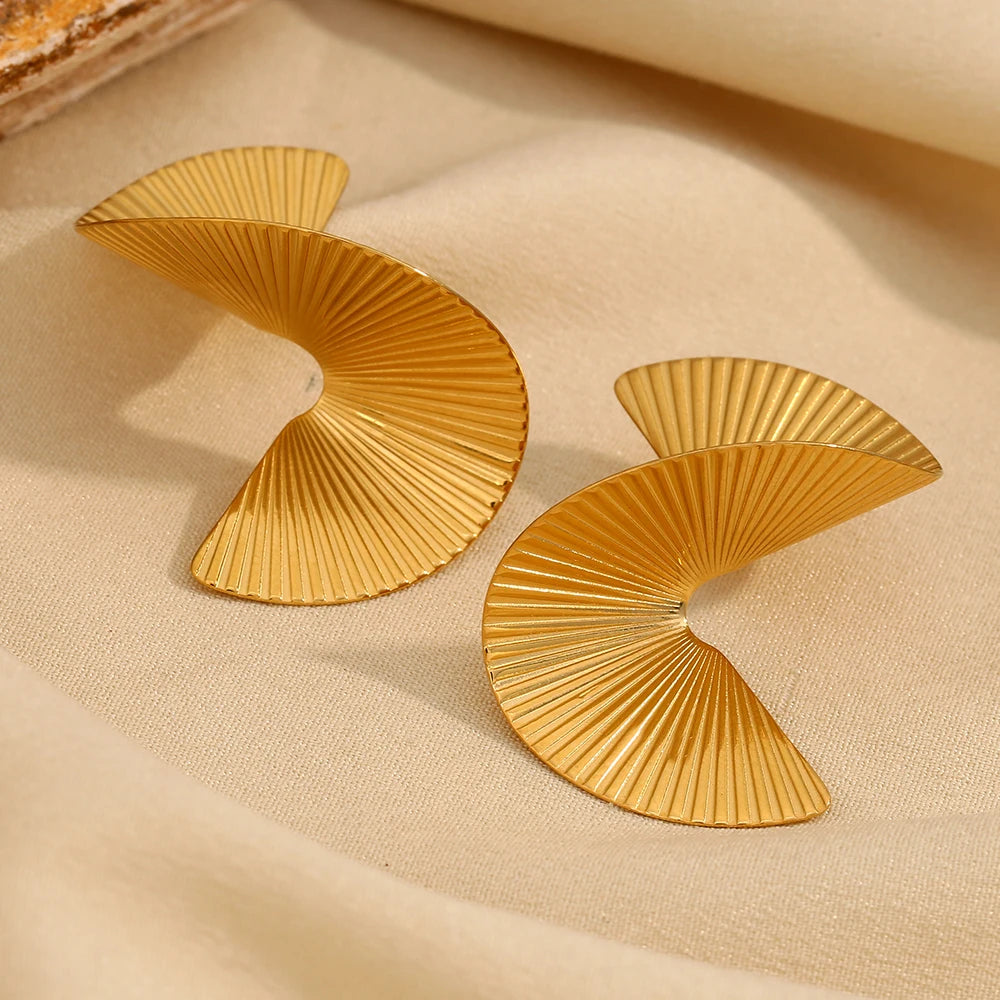 Minimalist Gold Earrings for Parties