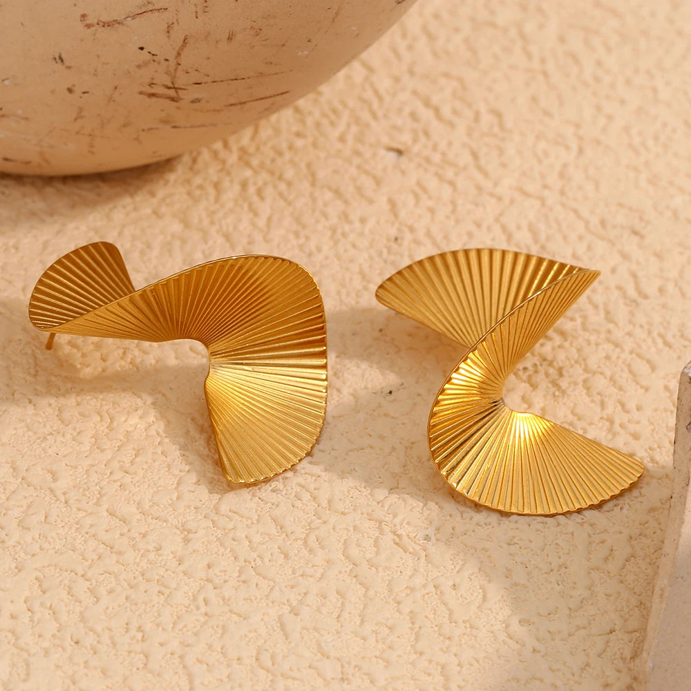 Minimalist Gold Earrings for Parties