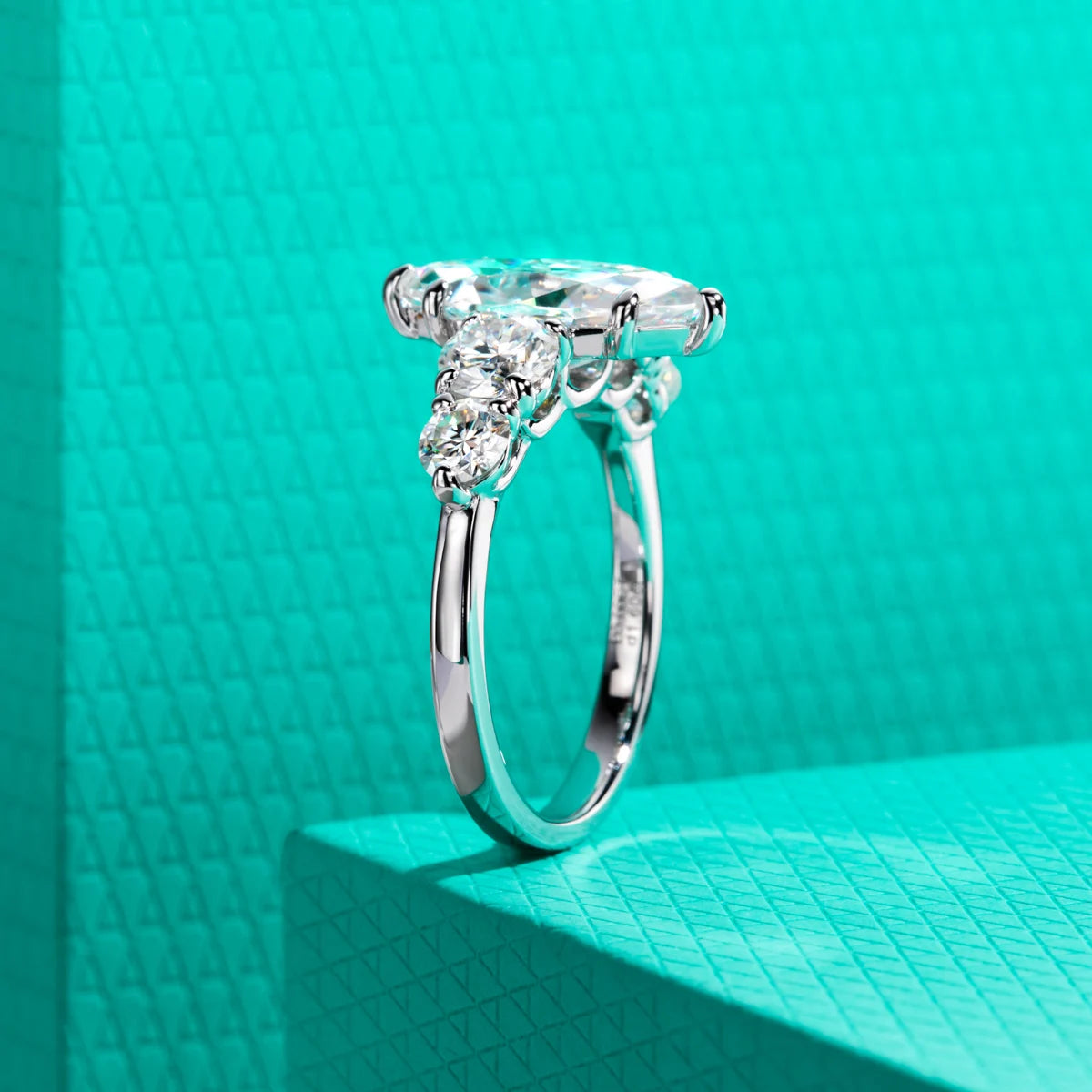 Anello Solitario Goccia d'Incanto