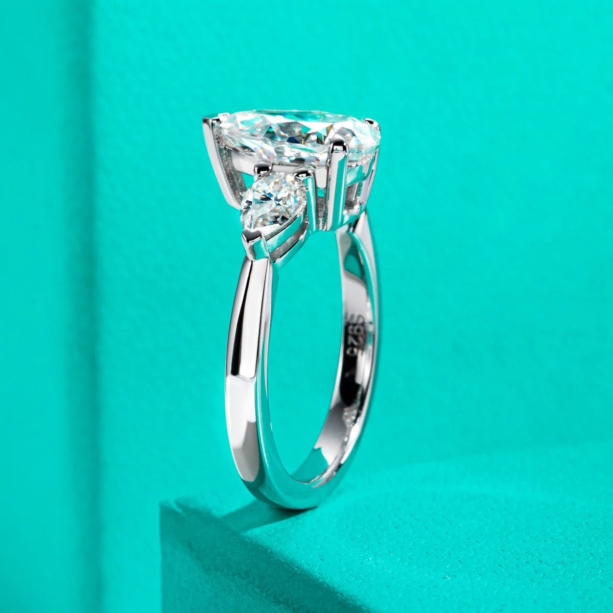 Anello Solitario Emerald Trinità