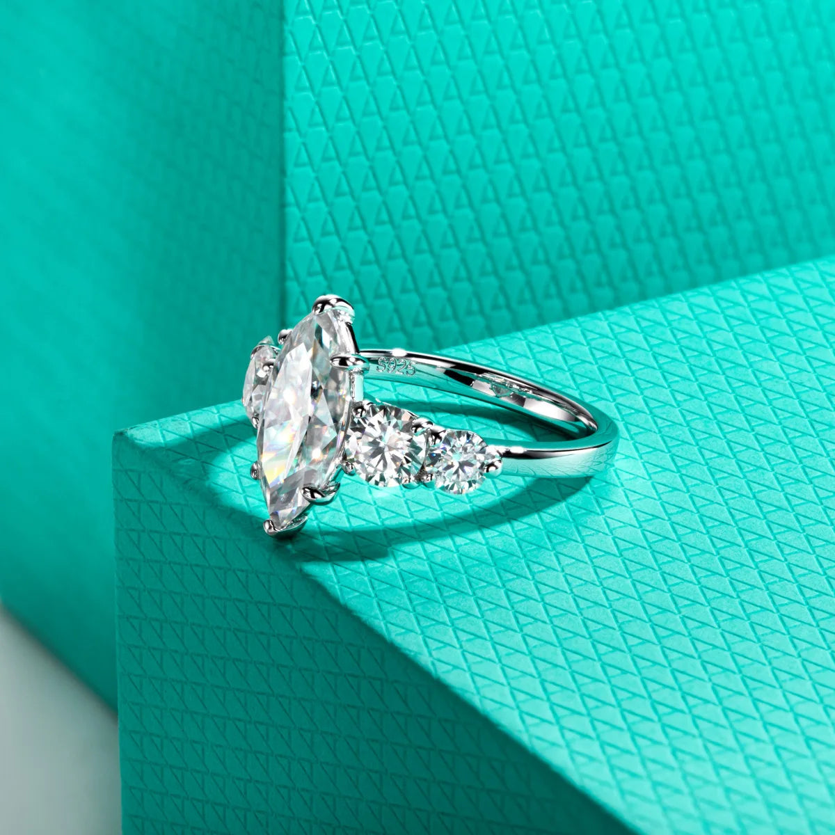 Anello Solitario Goccia d'Incanto