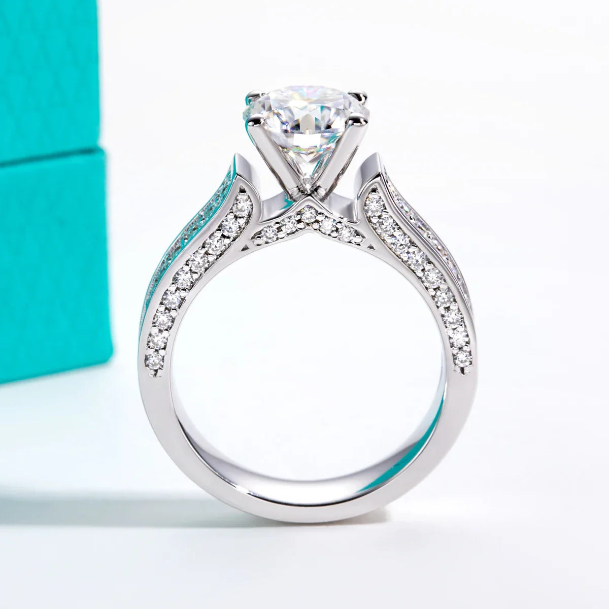 Anello Solitario quattro Griffe di Luce