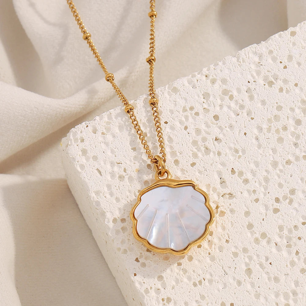 Shell Pendant Necklace