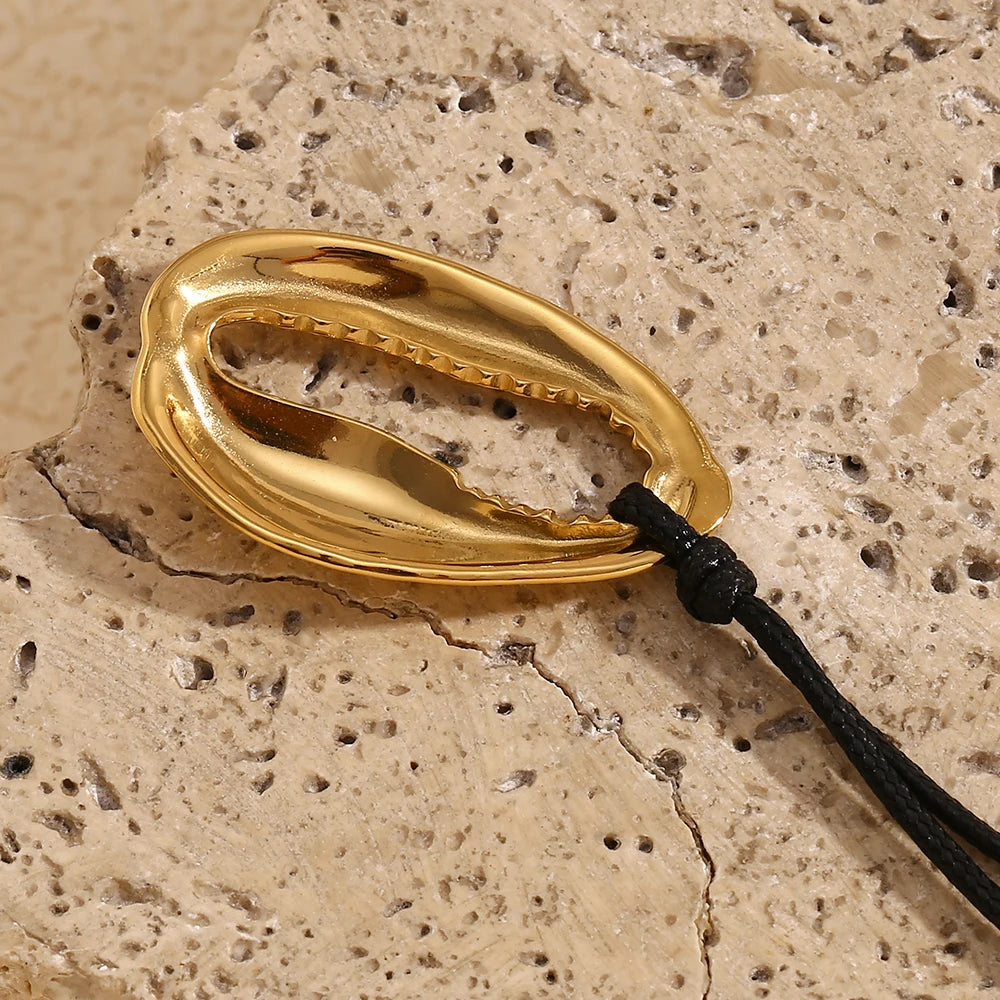 Irregular Hollow Shell Pendant Necklace