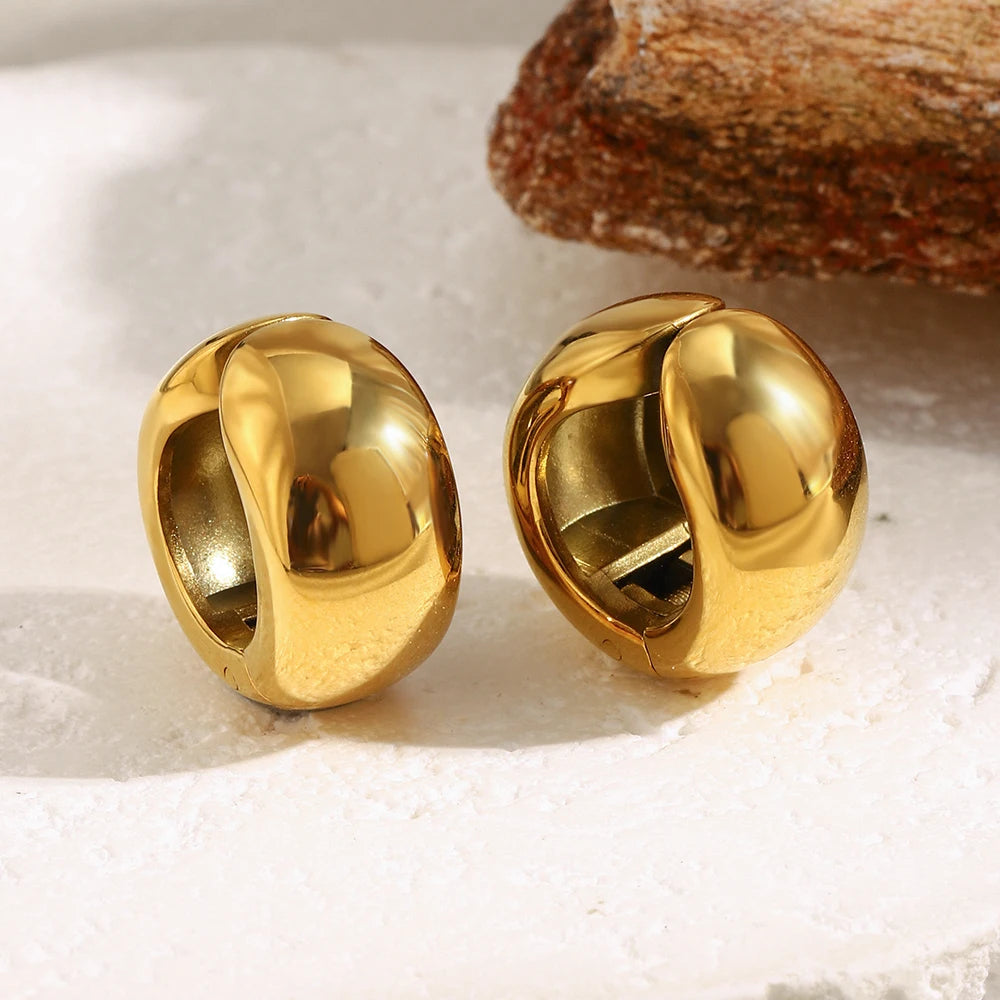 Mini Earclip with Wide Edge in 316L Stainless Steel