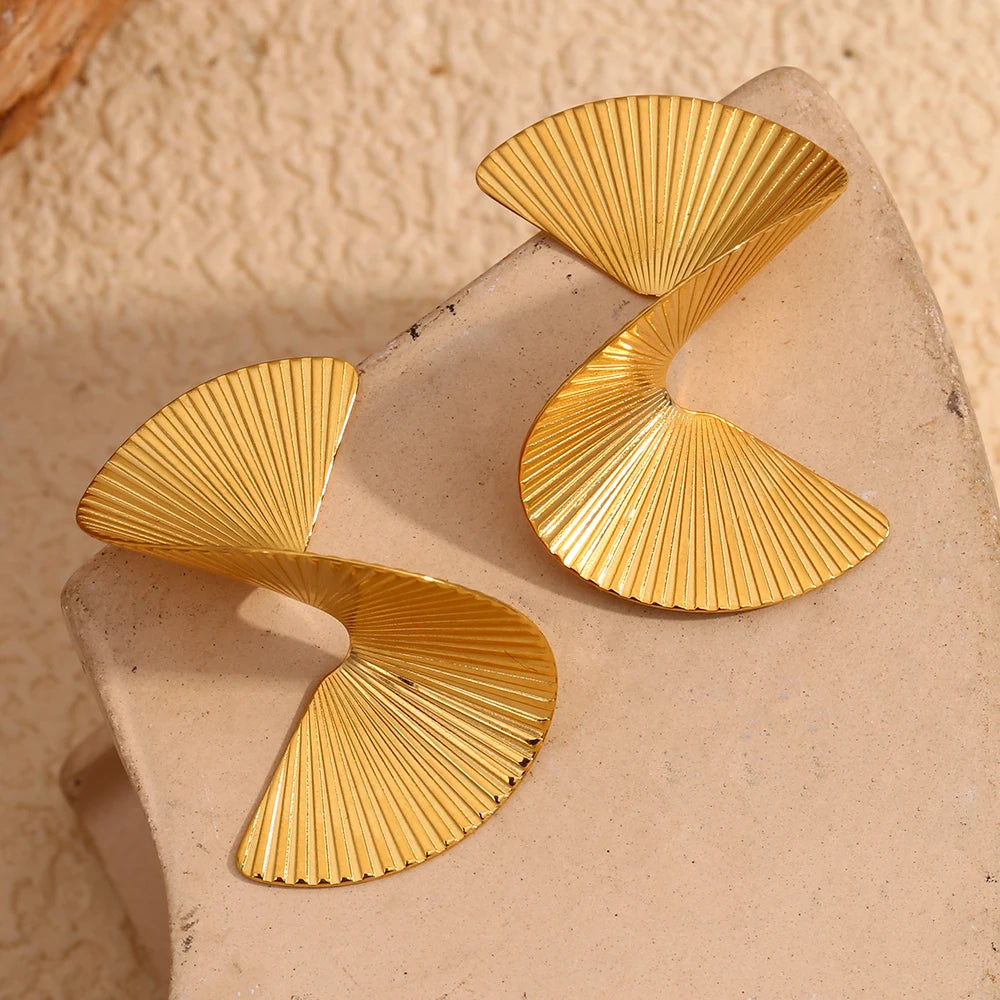 Minimalist Gold Earrings for Parties