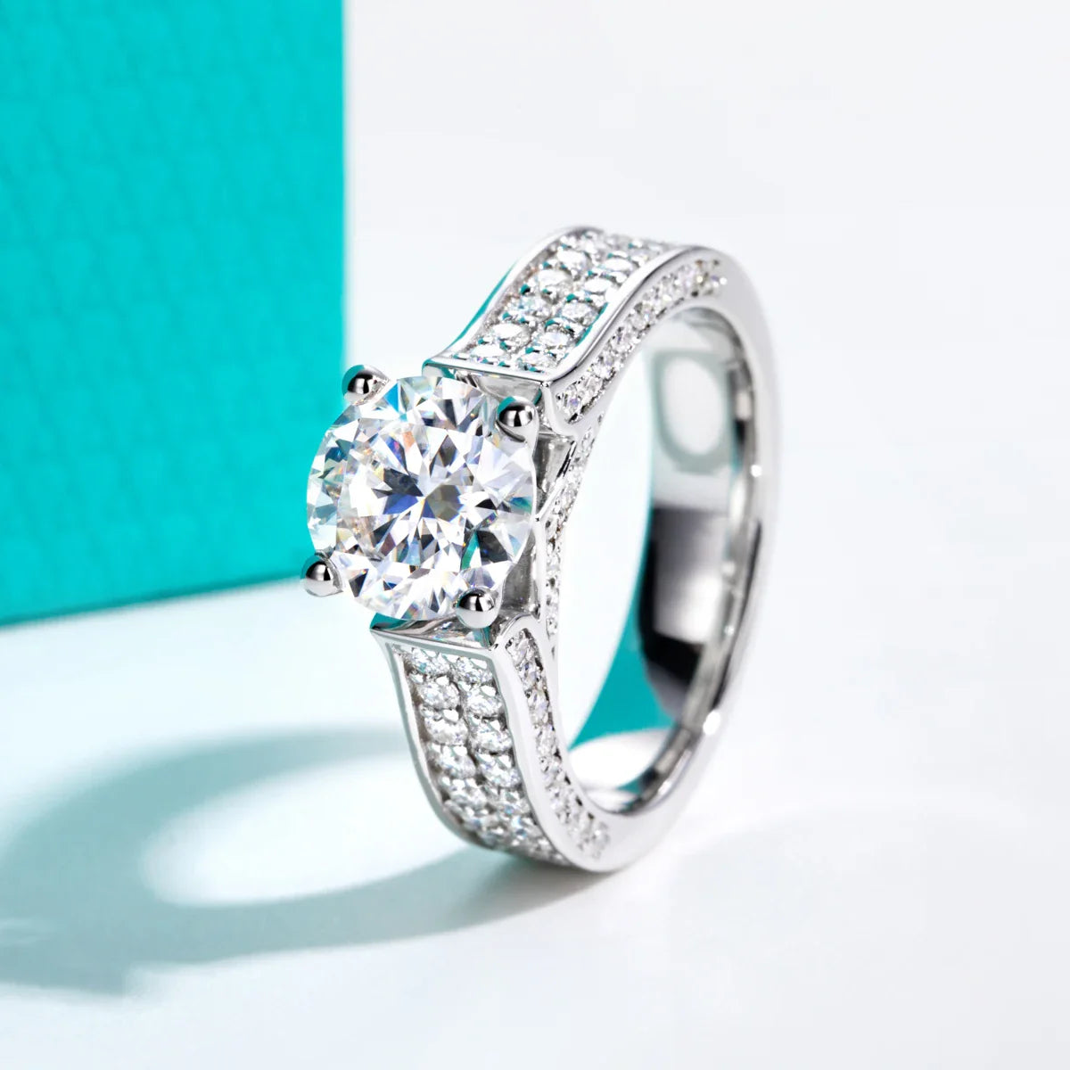 Anello Solitario quattro Griffe di Luce