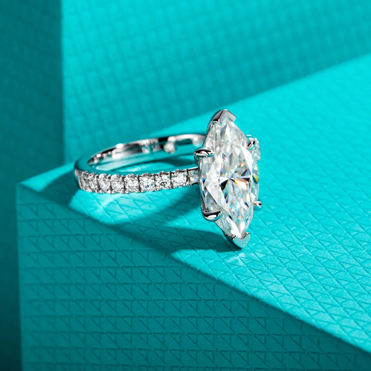 Anello Solitario Marquise Infinito