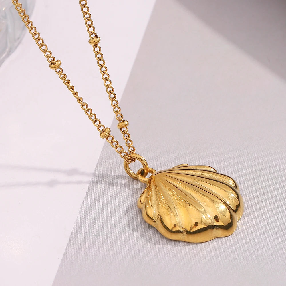 Shell Pendant Necklace