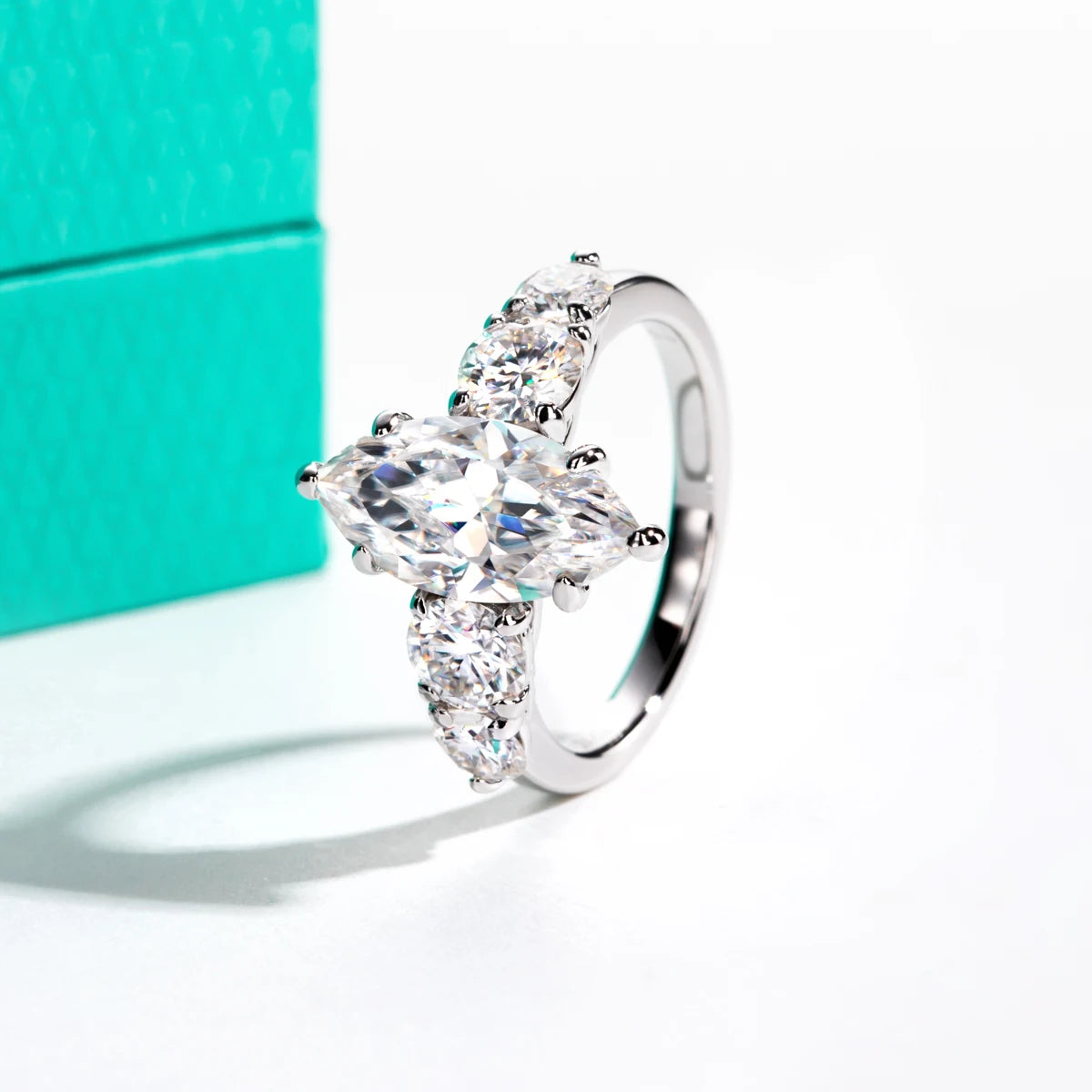 Anello Solitario Goccia d'Incanto